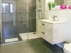 Każdy apartament ma nowoczesną łazienkę z prysznicem
