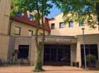 Hotel jest położony w otoczeniu lasu nad Wielkim Jeziorem Rudnickim w Grudziądzu