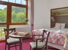 Hotel oferuje pokoje standard i superior dla 2 osób oraz rodzinne dla 4 osób