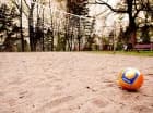 Można zagrać w siatkówkę plażową