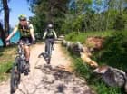 Miłośnicy wycieczek pieszych lub rowerowych powinni docenić tutejsze tereny