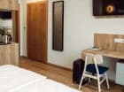 Apartament basic wygląda jak pokój hotelowy