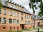Jeden z trzech budynków, w których położone są apartamenty