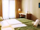 W wyposażeniu pokoi są: TV, WIFI, sejf, minibar, ręcznik basenowy, szlafroki