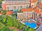 Hotel posiada także mniejszy basen zewnętrzny, przy którym funkcjonuje Fresh Bar