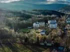 Kompleks jest uroczo wkomponowany w lasy Gór Izerskich