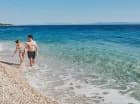 Hotel położony jest bezpośrednio przy plaży Berulia