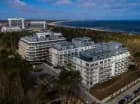 W pierwszej linii zabudowy, tuż przy plaży