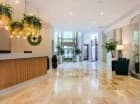 Recepcja hotelu jest dostępna dla gości przez całą dobę