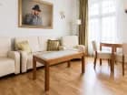 Hotel udostępnia przestronne pokoje Deluxe z częścią wypoczynkową