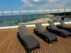 W każdym apartamencie przygotowano leżaki do dyspozycji gości