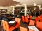 Oprócz resuaracji bufetowej mieści się tutaj także drink bar