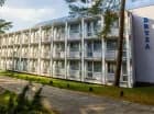 Budynki kompleksu są wyposażone w windy i balkony