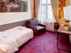 Dostępne są pokoje 1 i 2-osobowe oraz apartamenty