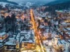 Położona w Beskidach Krynica-Zdrój to świetne miejsce na zimowy wypoczynek