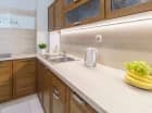 Każdy apartament posiada w pełni wyposażony nowoczesny aneks kuchenny