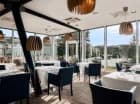 Znajduje się tu także restauracja oferująca dania kuchni śródziemnomorskiej
