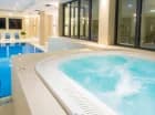 Goście Hotelu Zbójnicówka mogą korzystać z wyjątkowego basenu i jacuzzi