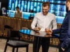 Otwarto nowoczesny i stylowy drink bar