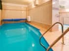Strefa basenowa pozwala na relaks w basenie i jacuzzi