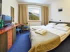 W pokoju jest dodatkowo płatny mini bar
