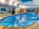 W St. Lukas Medical & SPA urządzono strefę wellness z basenem, jacuzzi i saunami