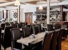 Posiłki są podawane w restauracji Paula Restaurant & Bar