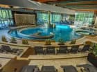 Hotel Azur posiada przestronną strefę wellness z basenem