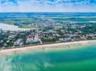 Jest zlokalizowany około 12 km od Mielna