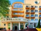 Hotel jest położony około 100 m od nadmorskiej promenady