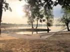 Hotel dysponuje prywatną plażą nad jeziorem Żnińskim
