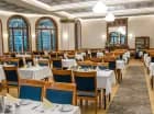 Śniadania i obiadokolacje są podawane w restauracji Hunyadi