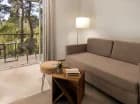 Kanapa w pokoju dziennym apartamentu superior