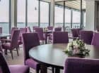 Znajduje się tutaj elegancka restauracja z wyszukany menu