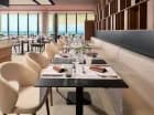 Restauracja specjalizuje się w kuchni śródziemnomorskiej