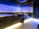 Resort z kameralną strefą wellness wyposażoną w tężnię solankową i jacuzzi
