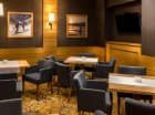 Hotelowy bar oferuje znakomite koktajle i wina