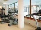 Są tu sprzęty do treningu cardio i siłowego