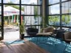 Hotel posiada nowoczesne lobby z wyjściem na taras