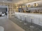 W hotelu mieści się także elegancki bar