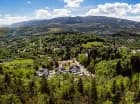 Z obiektu oraz tarasów apartamentów rozpościera się panorama Karkonoszy