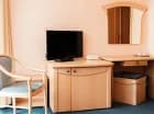 W pokoju typu comfort jest telewizor, wifi i mini lodówka