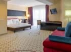 W apartamencie rodzinnym jest podwójne łóżko oraz rozkładana sofa