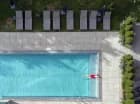 Resort posiada basen zewnętrzny z podgrzewaną wodą