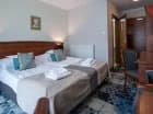 Każdy pokój jest wyposażony w TV, wifi, minibar, ręczniki