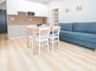 W każdym apartamencie jest kompleksowo wyposażony aneks kuchenny