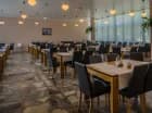 W hotelu znajduje się restauracja, serwująca różnorodne dania