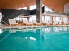 Hotel dysponuje wewnętrznym i zewnętrznym basenem