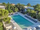 Ad Turres Holiday Resort*** jest oddalony zaledwie 500 m od morza