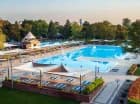 Zanurzysz się tu w wodach termalnych o temperaturze do 39 °C